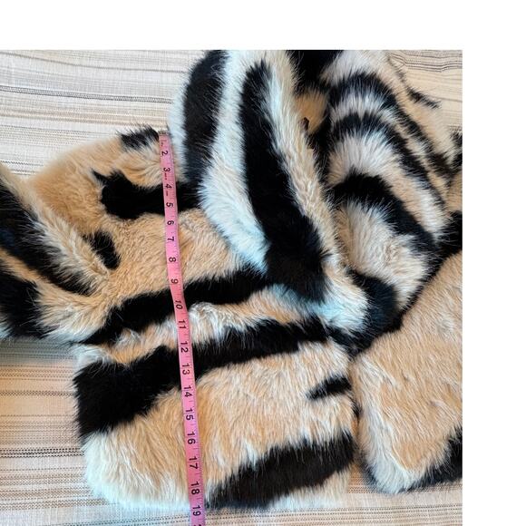 Avec Les Filles Faux Fur Cropped Jacket - Coat - Picture 9 of 11